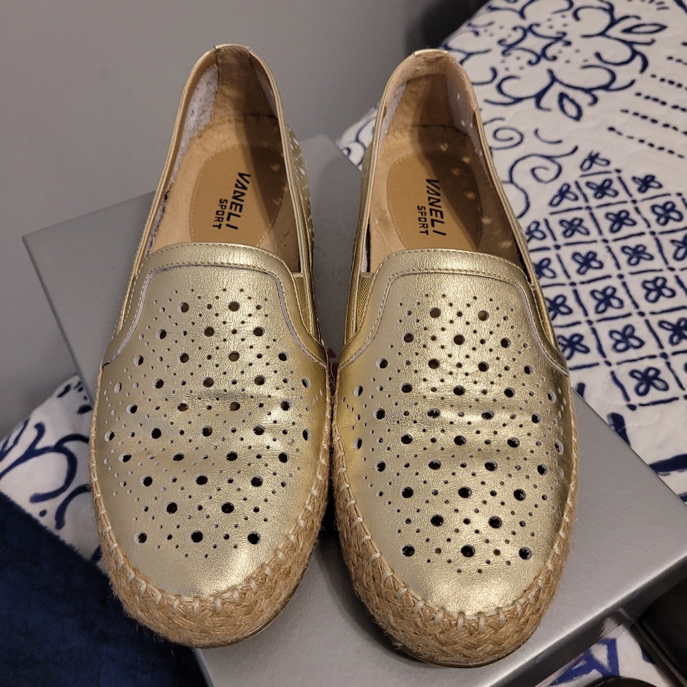 Vaseline sport shoes